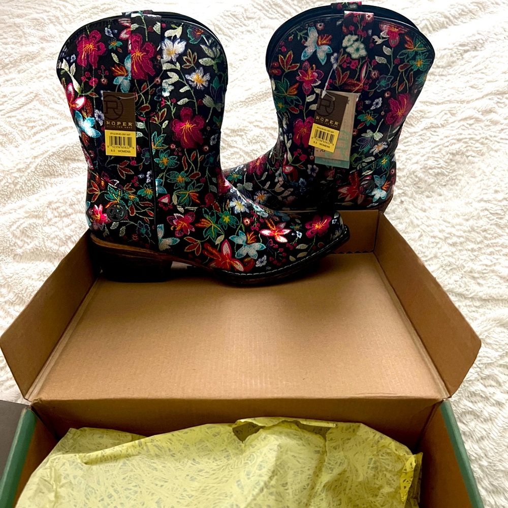 Ropers cute boot multi-color foil boot! ♥️